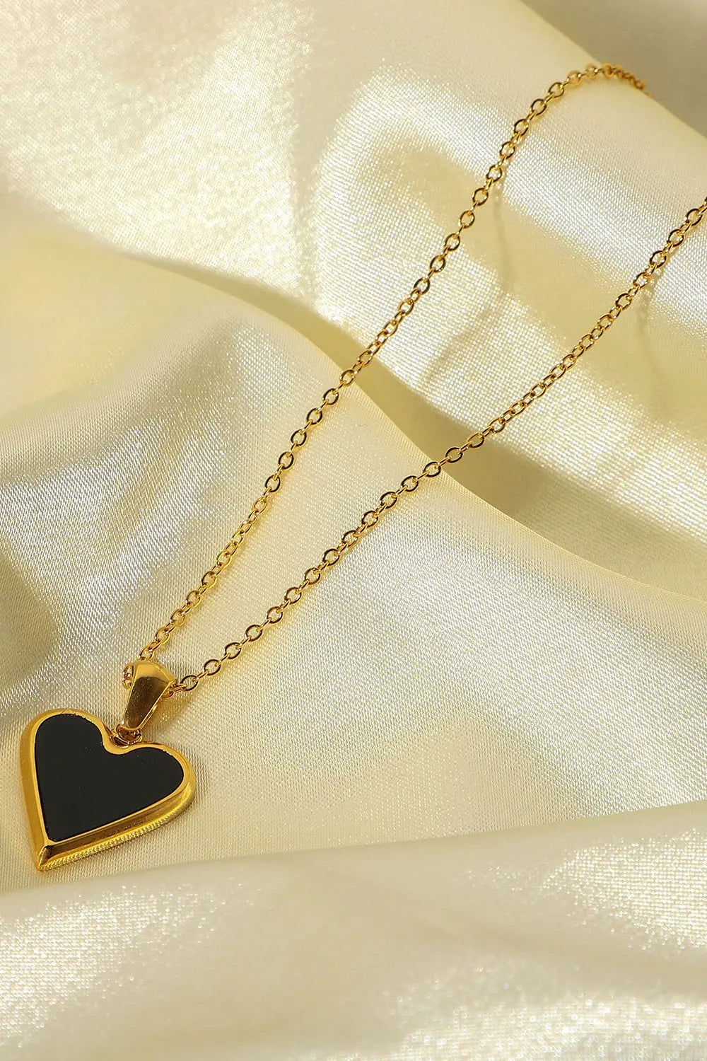 Bordered Heart Chain Necklace  