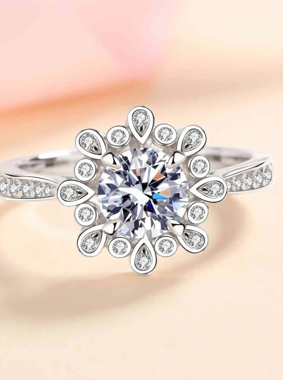 925 Sterling Silver Moissanite Fashionable Ring For You