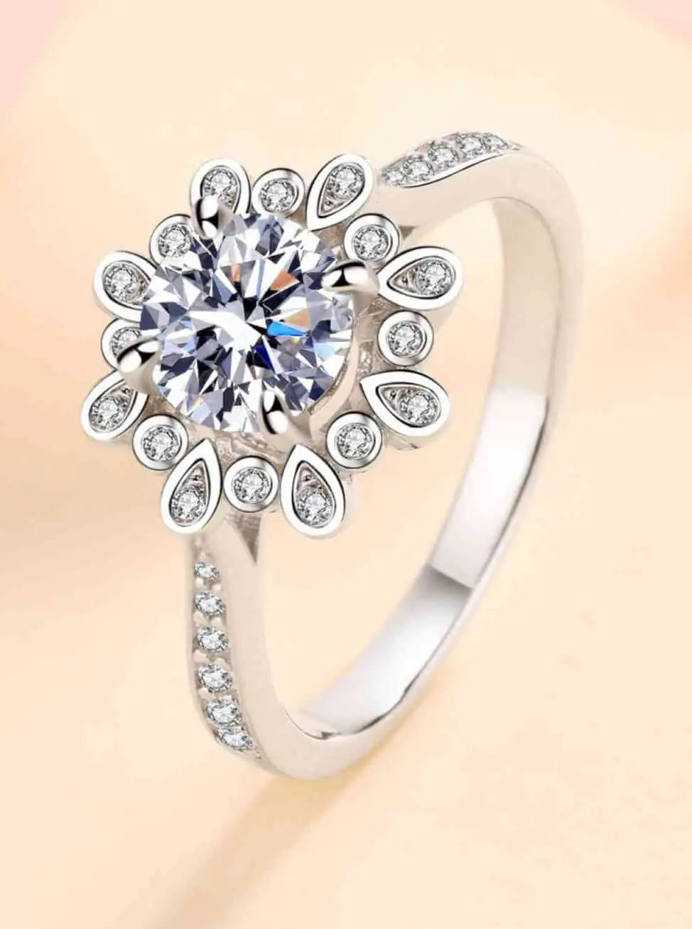 925 Sterling Silver Moissanite Fashionable Ring For You